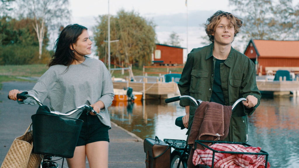 Felicia och Ludde promenerar i Eagles Oskarshamn