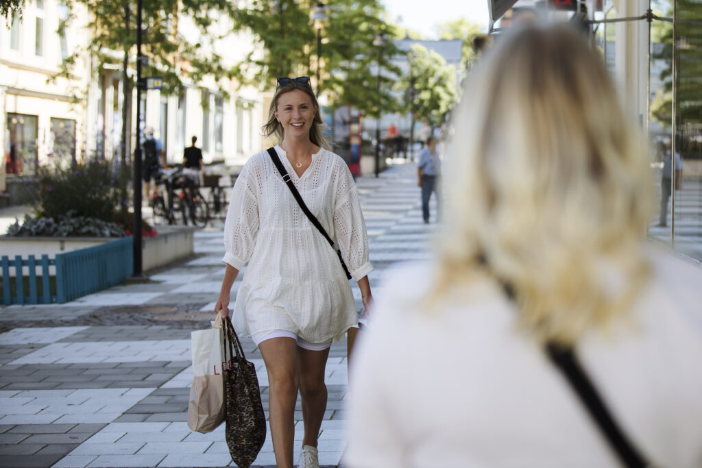 Tjej som handlar i Oskarshamn
